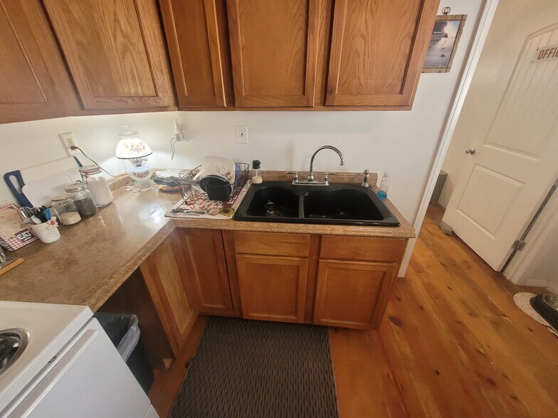 More Photos Of 3171 Tillman St, Pahrump Industrial For Sale