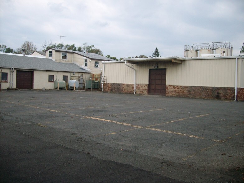 More Photos Of 1268 Valley Rd, Stirling Warehouse For Lease