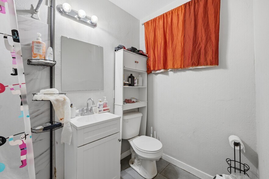More Photos Of 836 Sinkler Way, Vista Apartments For Sale