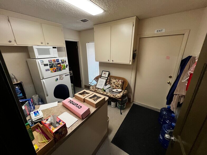 More Photos Of 3753 Churn Creek Rd, Redding Office For Sale