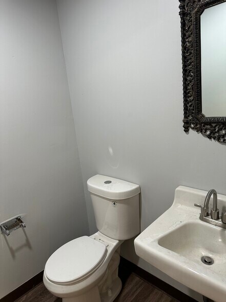 More Photos Of 3711-3721 Lamar Ave, Memphis Unknown For Lease