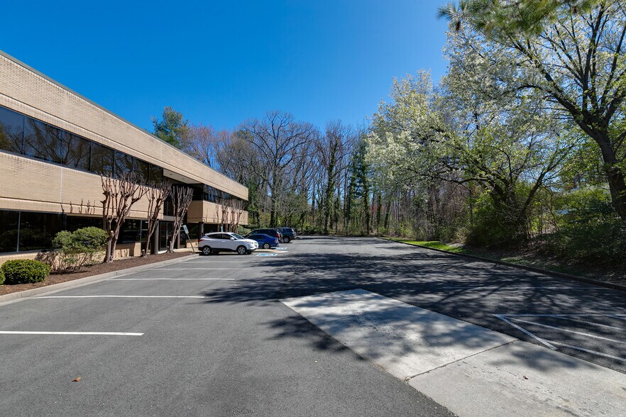 More Photos Of 8917 Fargo Rd, Richmond Office For Lease