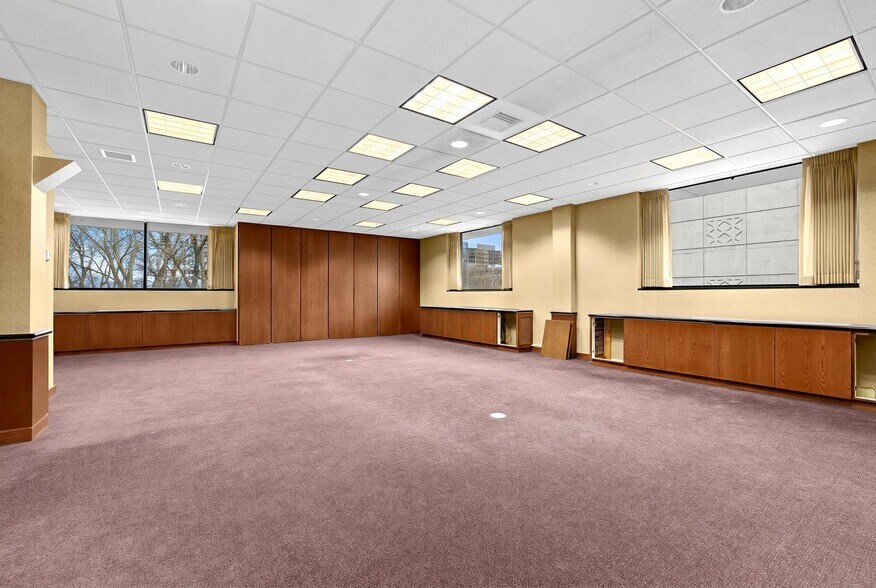 More Photos Of 305 5th Ave S, La Crosse Storefront Retail Office For Sale