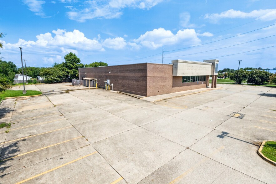 More Photos Of 7401 Read Blvd, New Orleans Drugstore For Sale