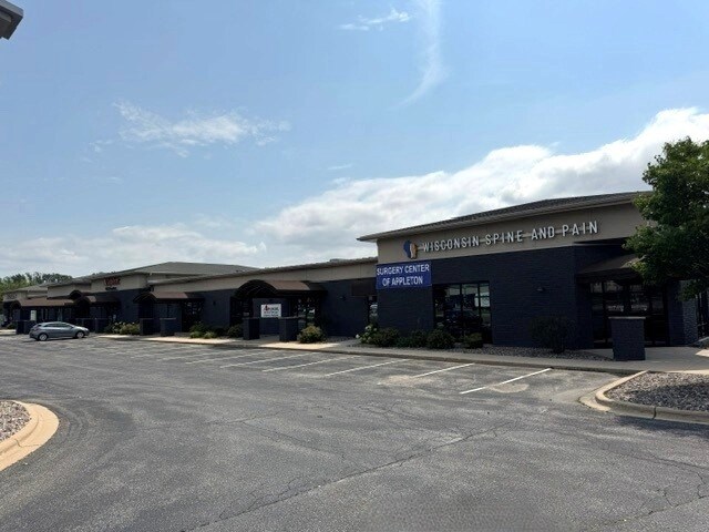 More Photos Of 1600-1688 N Casaloma Dr, Grand Chute General Retail For Sale