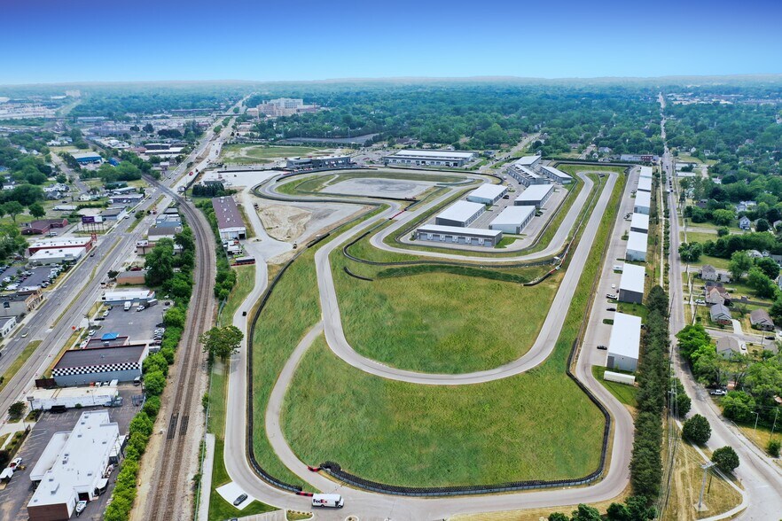 More Photos Of 247 Apex Dr, Pontiac Parking Garage For Sale