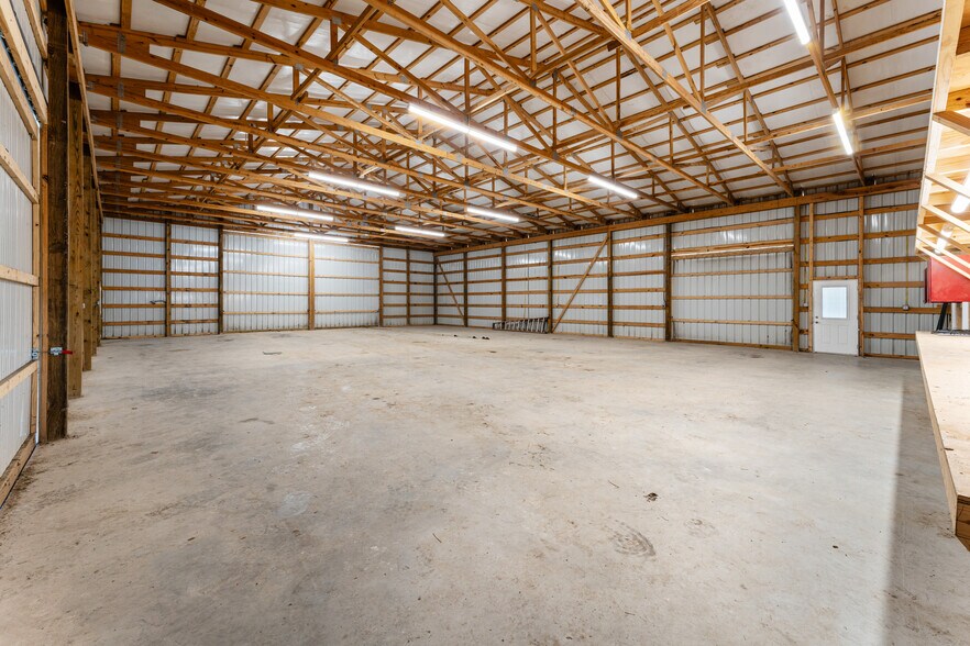 More Photos Of 9702 Surrey Ln, Richmond Light Distribution For Sale