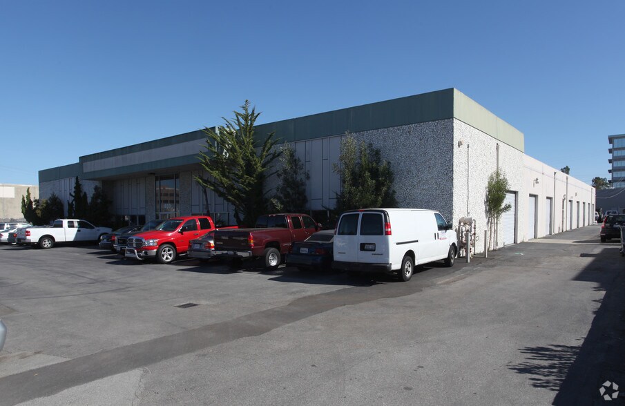 More Photos Of 833 Mahler Rd, Burlingame Warehouse For Lease
