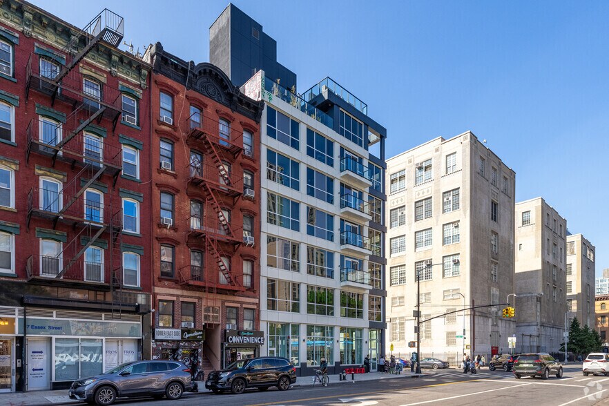 More Photos Of 355 Grand St, New York Apartments For Lease