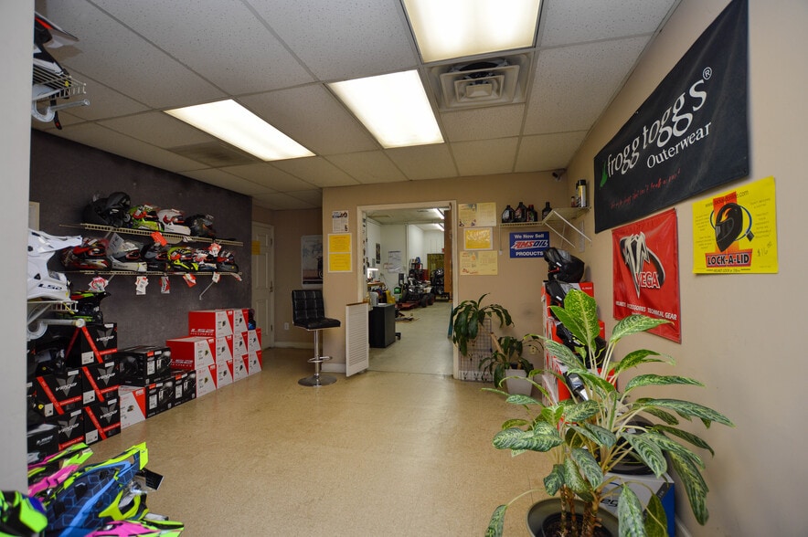 More Photos Of 12056 Stallings Commerce Dr, Matthews Showroom For Sale