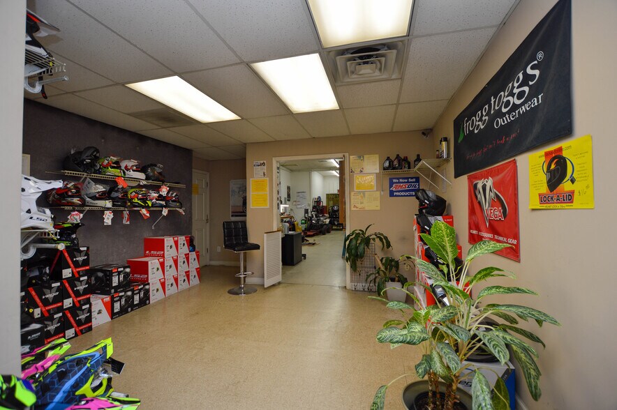 More Photos Of 12056 Stallings Commerce Dr, Matthews Showroom For Lease