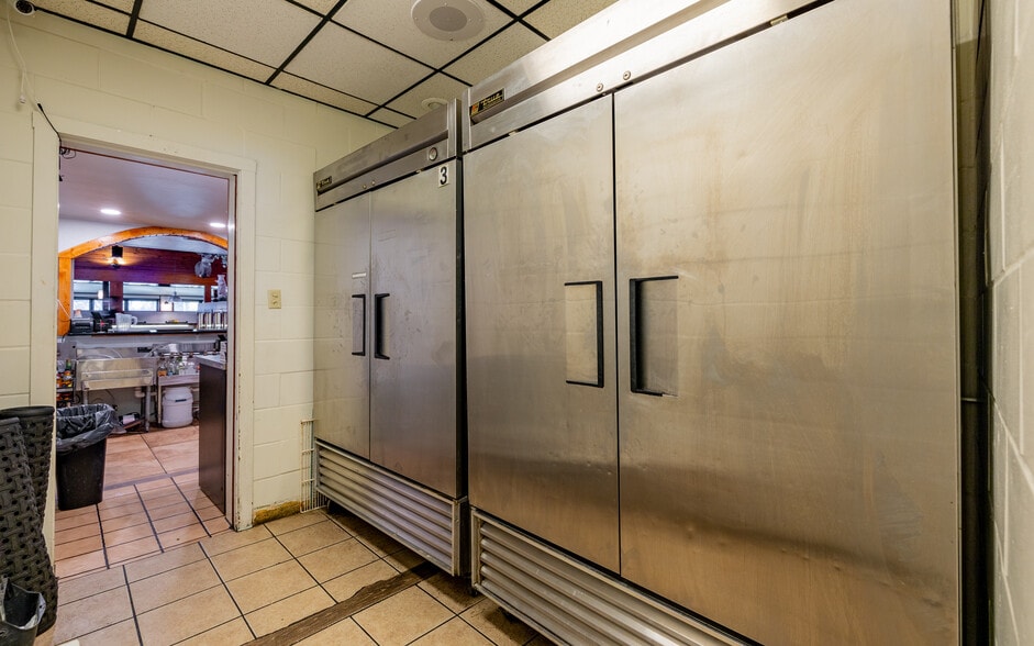 More Photos Of 1651 8th St, Cody Restaurant For Lease