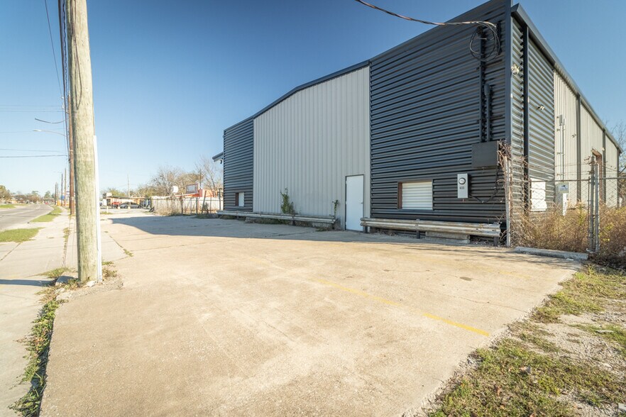 Primary Photo Of 7904 Irvington Blvd, Houston Warehouse For Sale