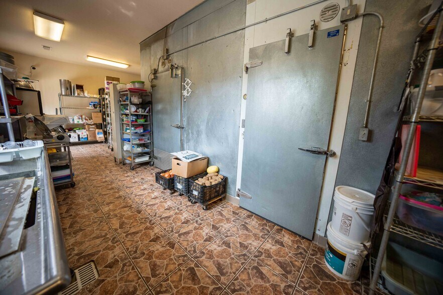 More Photos Of 40311 Sierra Dr, Three Rivers General Retail For Sale