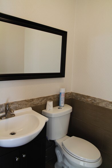 More Photos Of 22918 Crenshaw Blvd, Torrance Office For Lease