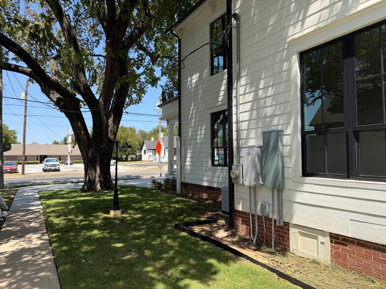 More Photos Of 1016 E California St, Gainesville Medical For Lease