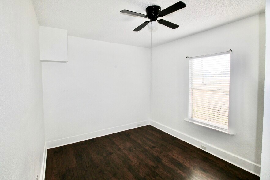 More Photos Of 610 Dundee Rd, Dundee Storefront Retail Residential For Sale