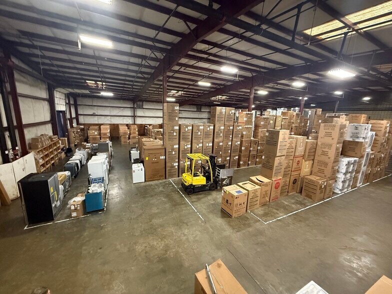 More Photos Of 3303 McDougall Ave, Everett Manufacturing For Lease