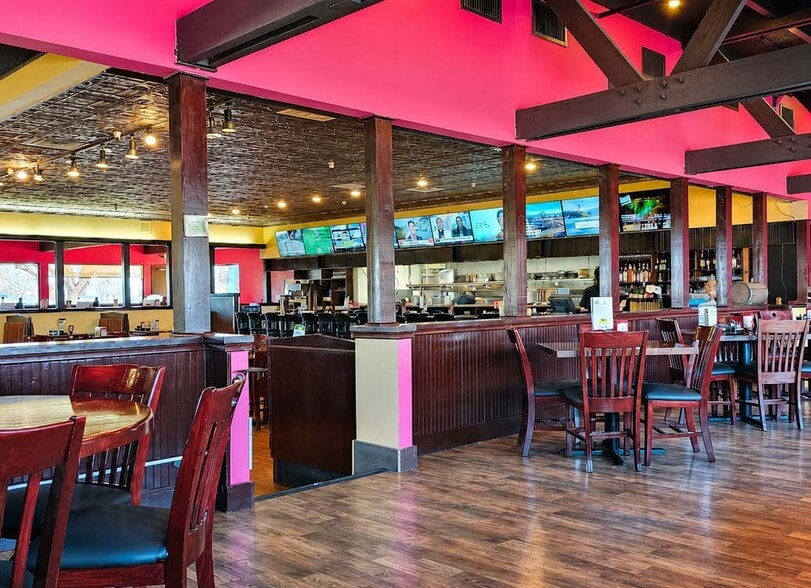 More Photos Of 351 Enterprise Dr E, Belle Plaine Restaurant For Lease