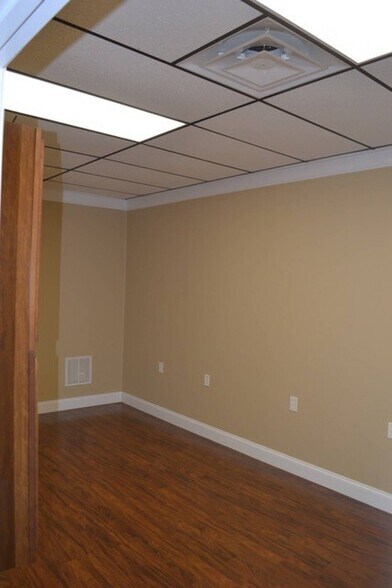 More Photos Of 29 Crestview Dr, Dunlap Loft Creative Space For Sale