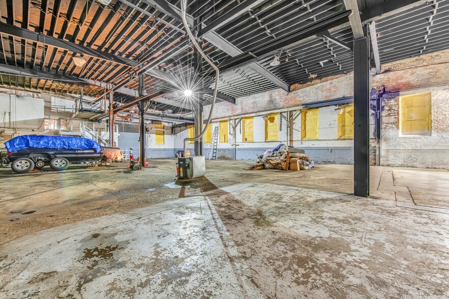 More Photos Of 2232-2240 Bellevue St, Detroit Industrial For Sale