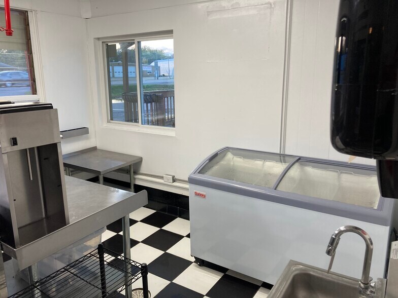 More Photos Of 1401 N Highway 20, Cannon Falls Fast Food For Sale