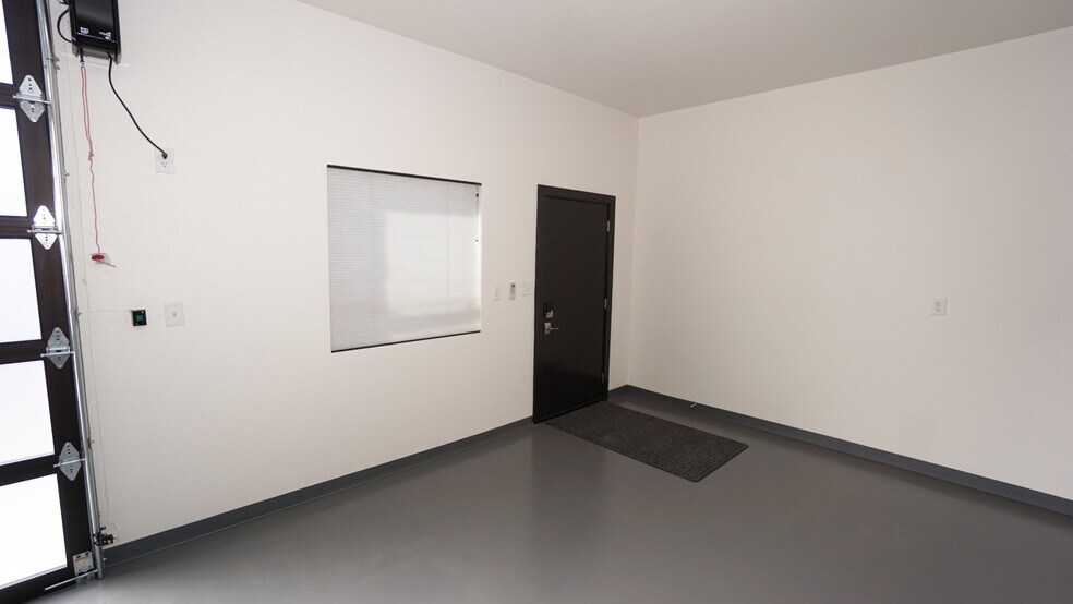 More Photos Of 4030 Stockton Hill Rd, Kingman Light Distribution For Sale