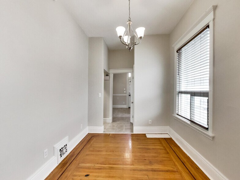 More Photos Of 443 Wentworth St N, Hamilton Storefront Retail Residential For Sale