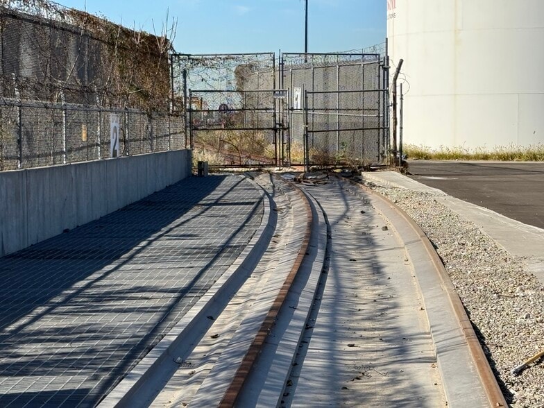 More Photos Of 4542 Dunham St, Commerce Warehouse For Lease