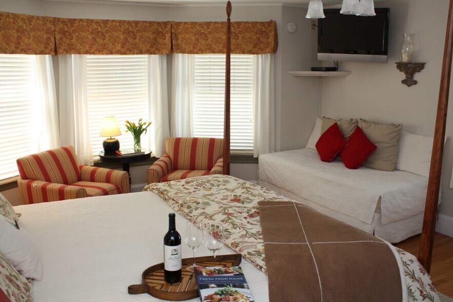 More Photos Of 548 Main St, Fryeburg Hotel For Sale