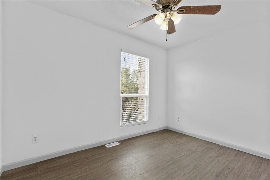 More Photos Of 5220 Tahoe Trl, Austin Apartments For Sale