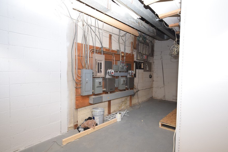 More Photos Of 108 W Jefferson St, Falls Church Warehouse For Lease