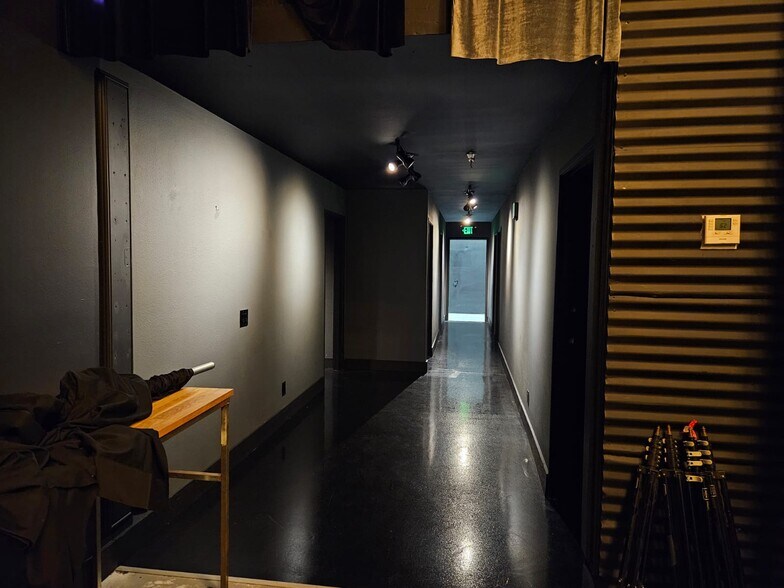 More Photos Of 316-318 Mira Loma Ave, Glendale Warehouse For Lease