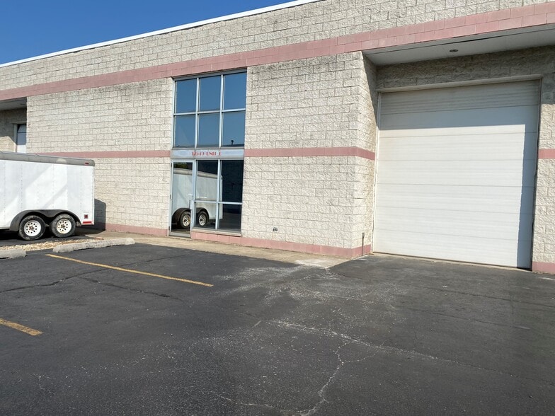 More Photos Of 12549 Holiday Dr, Alsip Warehouse For Lease
