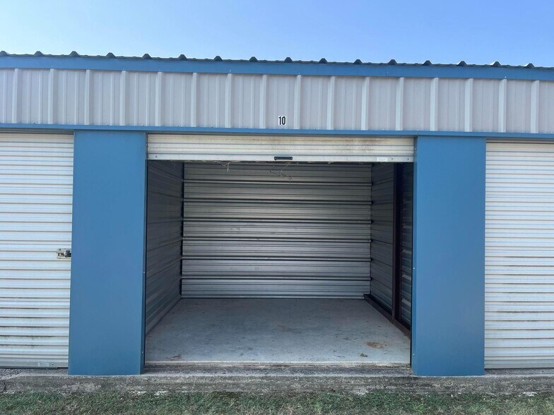 More Photos Of 1800 FM 815, Trenton Self Storage For Sale
