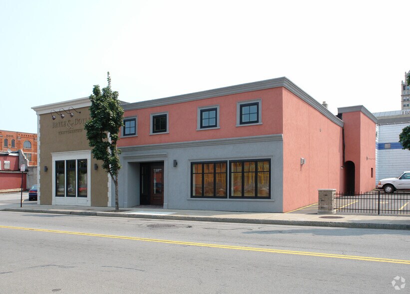 More Photos Of 19 Jay St, Rochester Freestanding For Sale