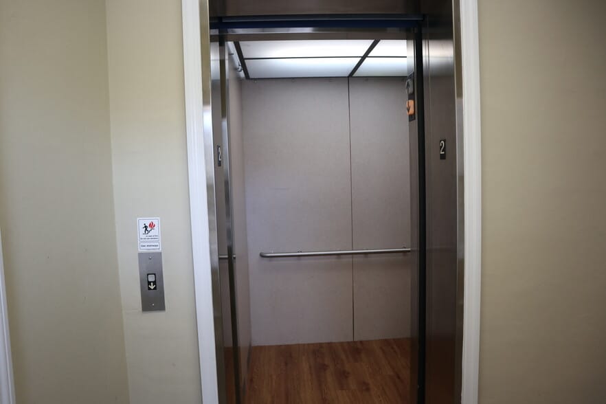 More Photos Of 1974 Commonwealth Ln, Tallahassee Office Residential For Sale