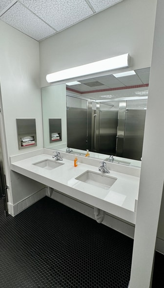 More Photos Of 9505-9541 Mason Ave, Chatsworth Manufacturing For Lease