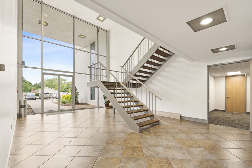 More Photos Of 315 S College Rd, Lafayette Medical For Lease