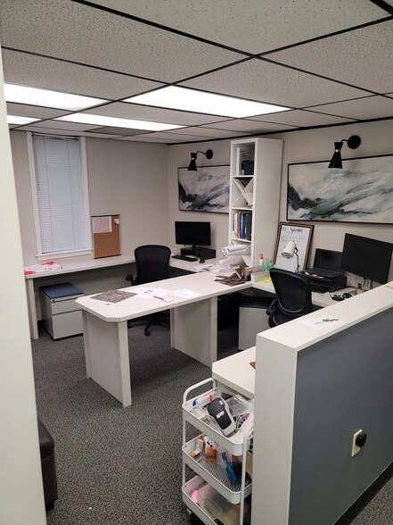More Photos Of 120 Commerce Cir, Fayetteville Office For Sale