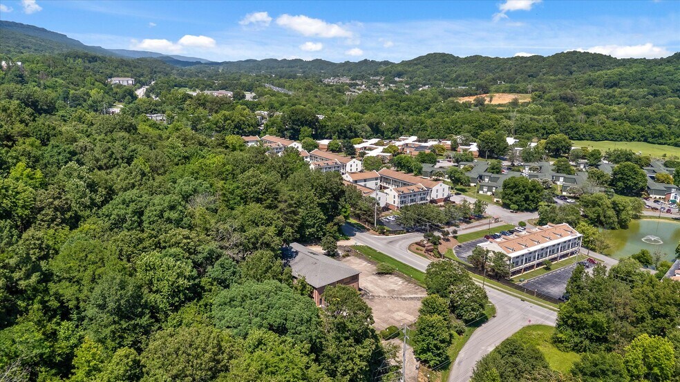 More Photos Of 901 Mountain Creek Rd, Chattanooga Office For Lease