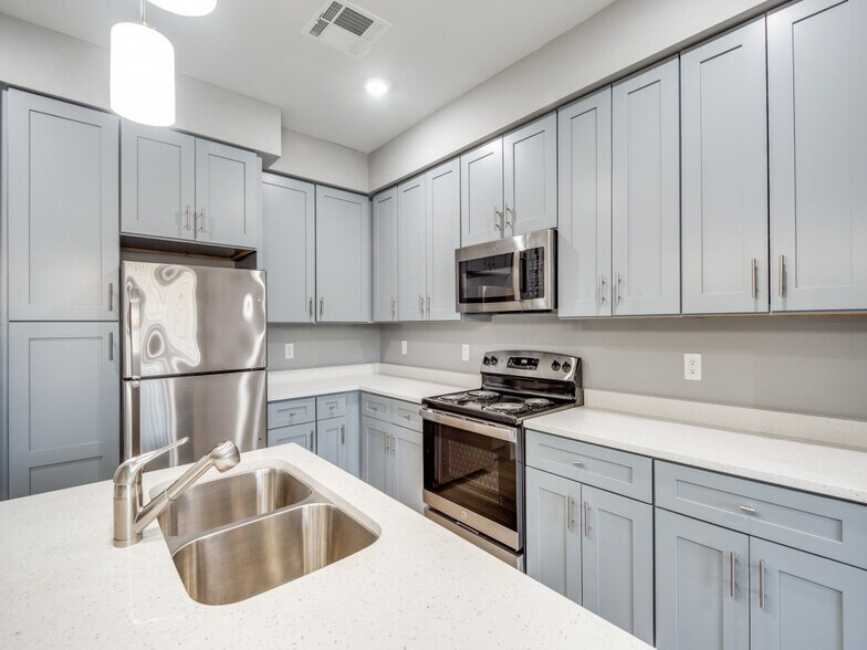More Photos Of 1100 Us-90 Hwy W, Sealy Apartments For Sale