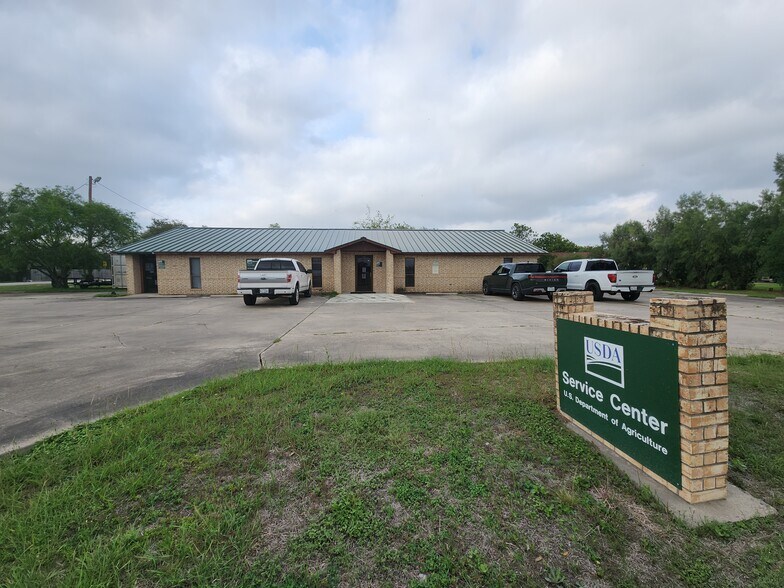 Primary Photo Of 603 E Empresario St, Refugio Office For Sale