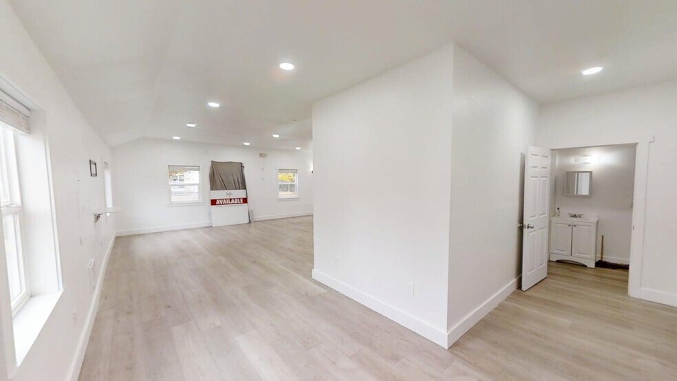 More Photos Of 11518 NE Sandy Blvd, Portland Apartments For Lease
