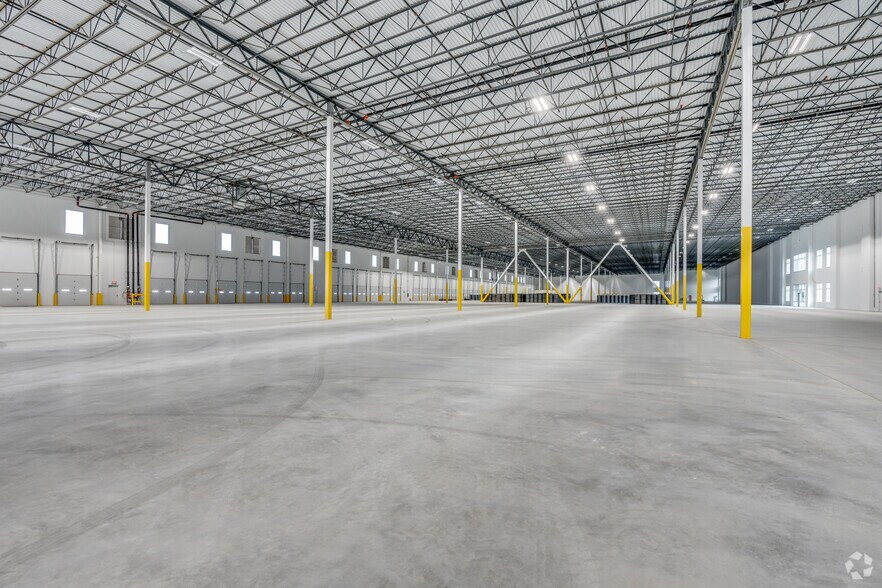 More Photos Of 1021 Everman Pky, Fort Worth Distribution For Lease