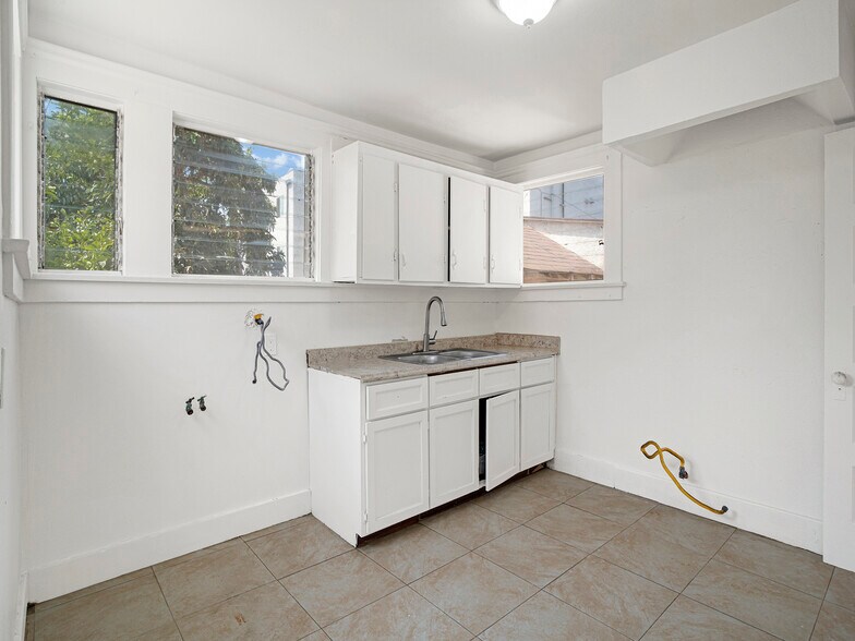 More Photos Of 2201 Trinity St, Los Angeles Apartments For Sale