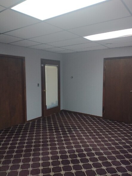 More Photos Of 606 N Saginaw St, Lapeer Storefront Retail Office For Lease