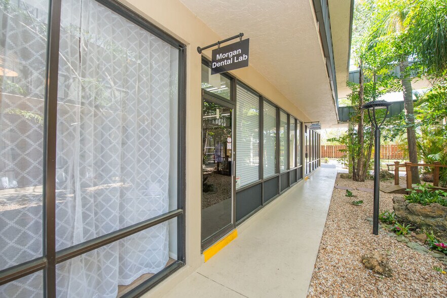 More Photos Of 2595 Tamiami Trl, Port Charlotte Apartments For Lease