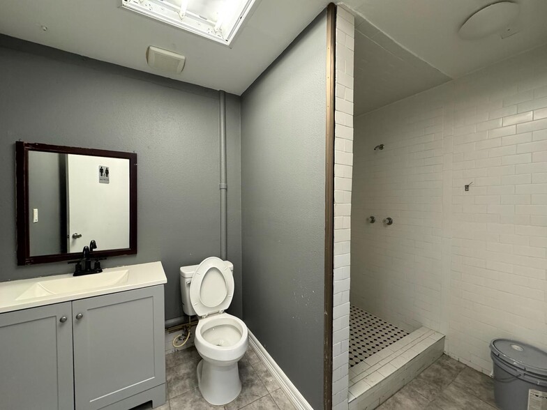More Photos Of 2801-2825 Gulf Fwy, Houston Unknown For Lease