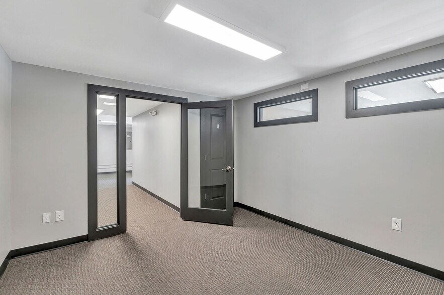 More Photos Of 2327 Anderson Rd, Crescent Springs Office For Lease